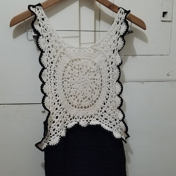 NWT BLACK AND WHITE SUPER CUTE CHENILLE OPEN BACK DRESS - Picture 8 of 9